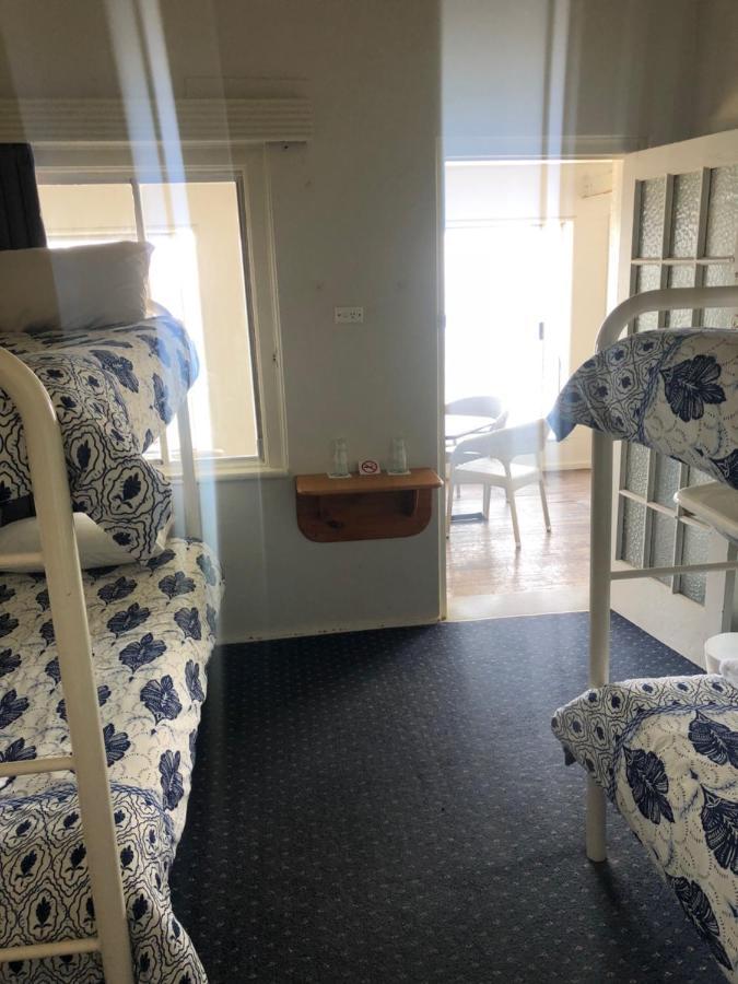 Pacific Hotel 扬巴 外观 照片