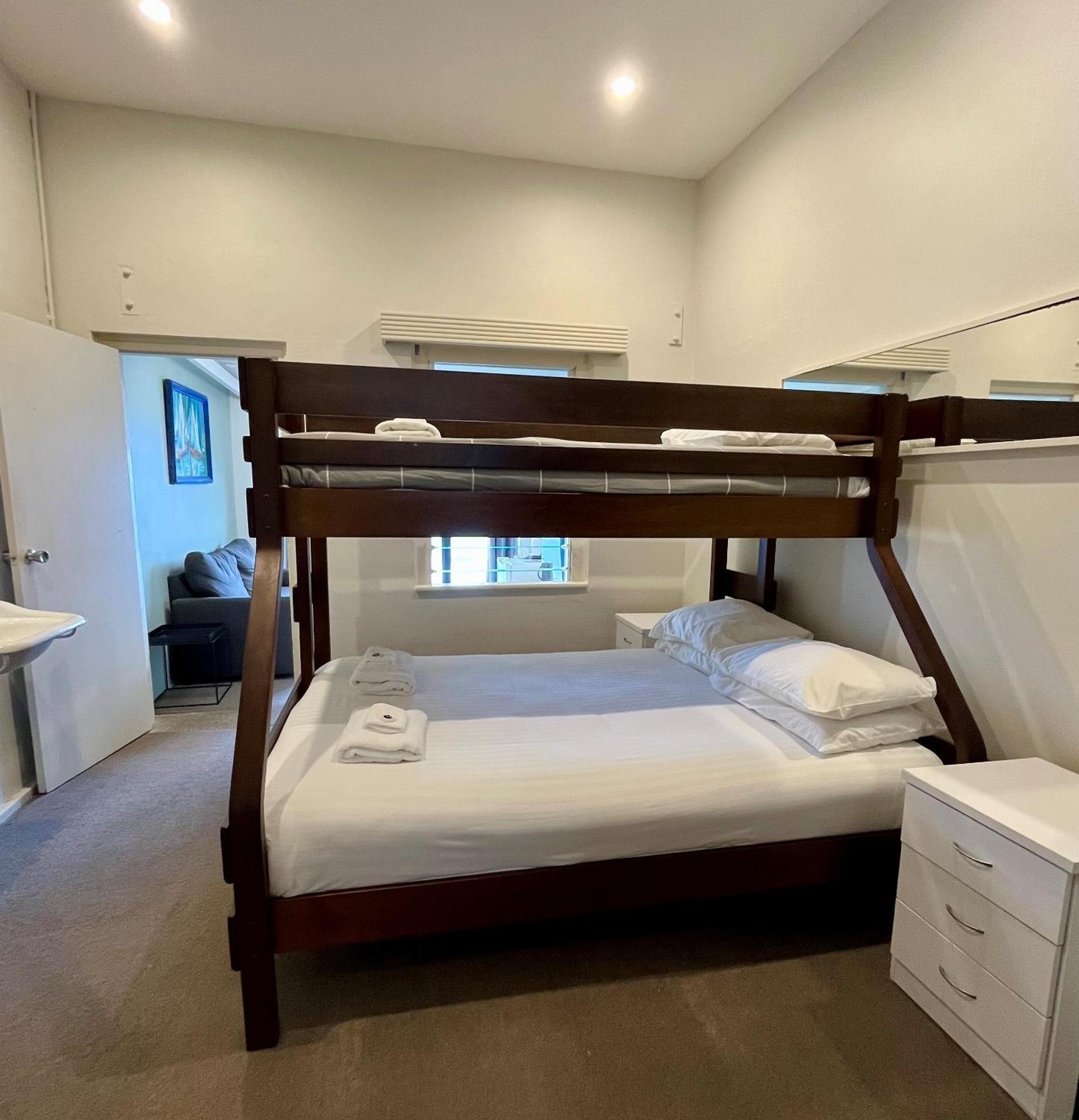Pacific Hotel 扬巴 外观 照片