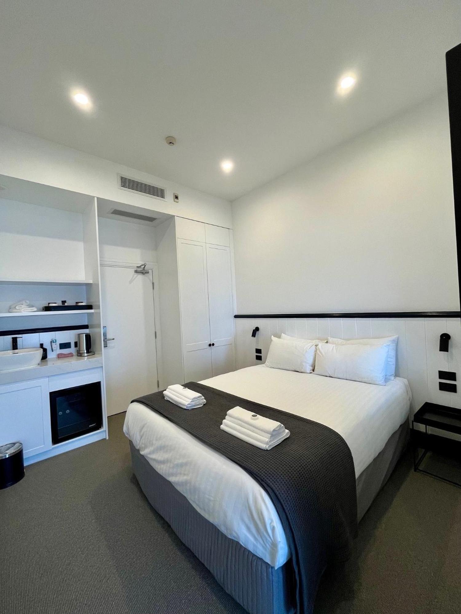 Pacific Hotel 扬巴 外观 照片