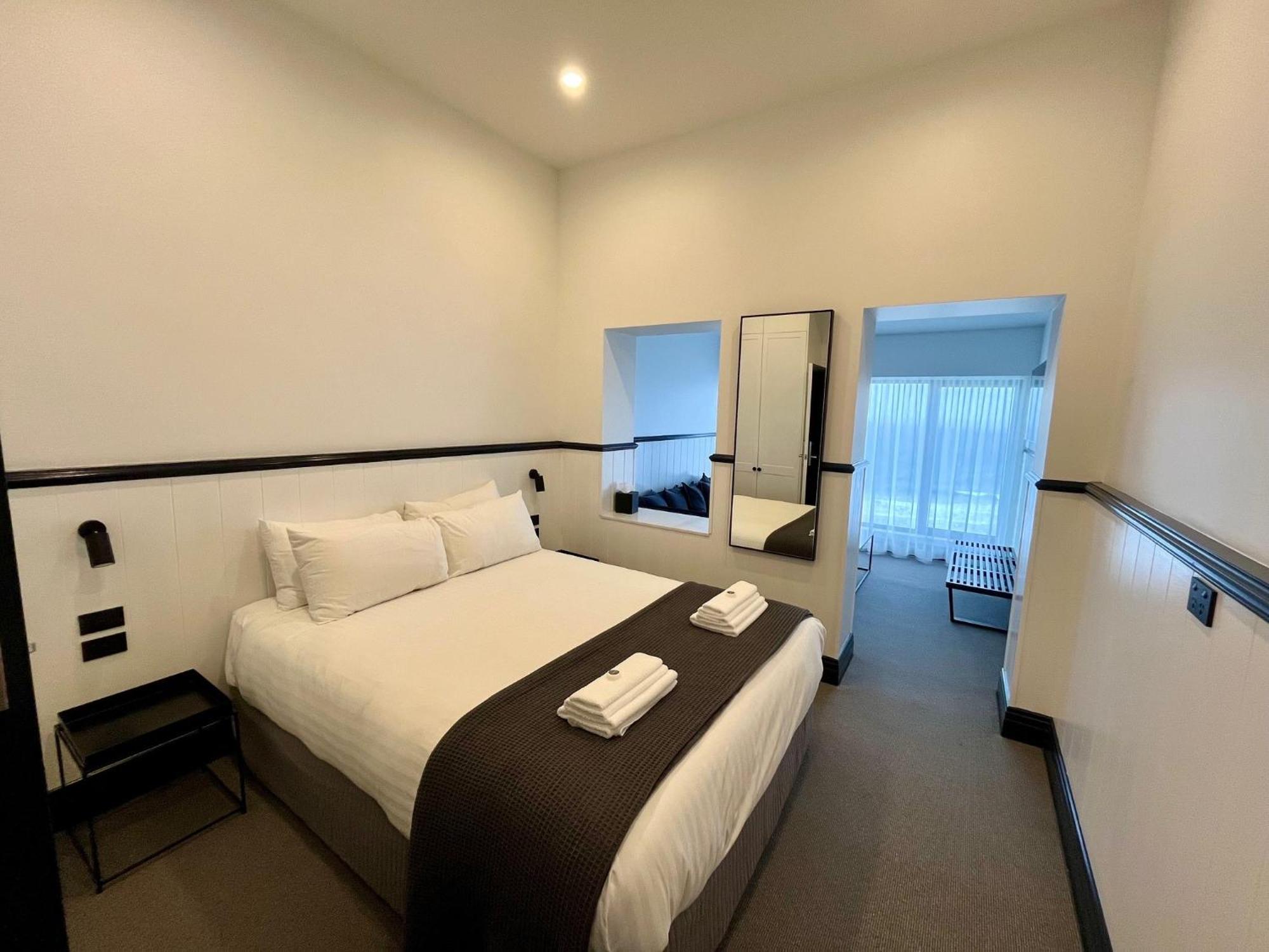 Pacific Hotel 扬巴 外观 照片