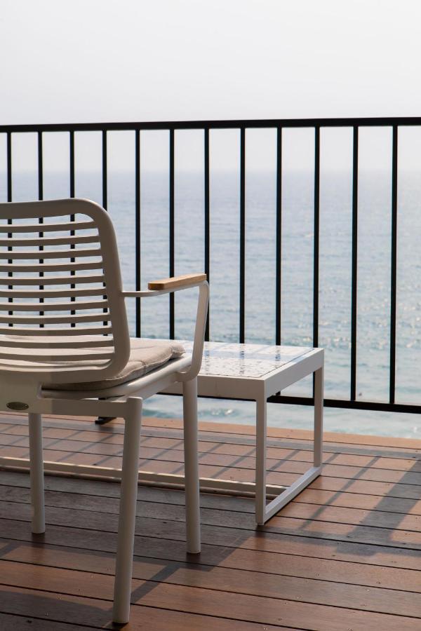 Pacific Hotel 扬巴 外观 照片